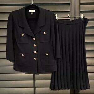 GORGEOUS!! RARE Vintage ST.JOHN Navy with Gold Buttons Jacket and Skirt Set!